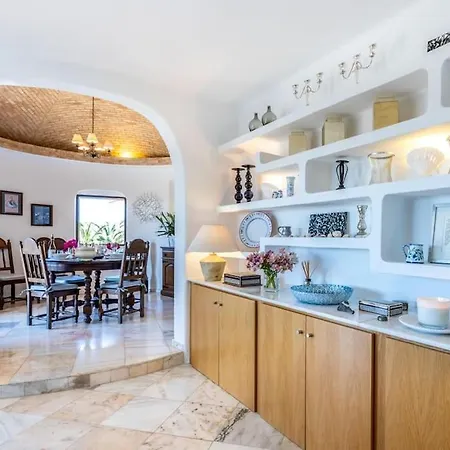 Дом отдыха Laguana 3-br Pool
