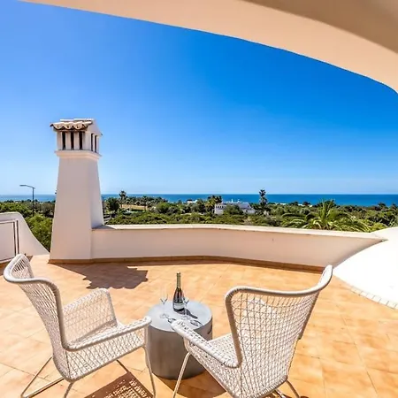 Дом отдыха Laguana 3-br Pool *